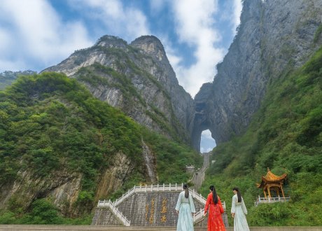Tour Cina Montagne Sospese e Nuvole di Pietra viaggio di gruppo organizzato con guida in italiano